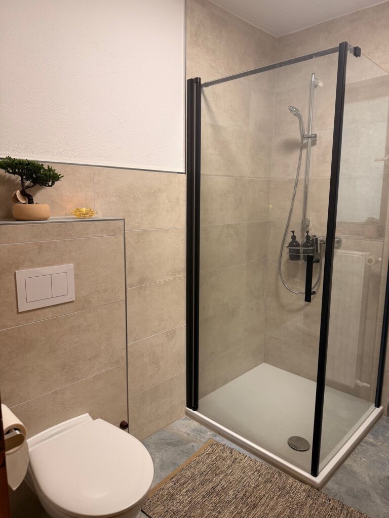 Zwei Bäder & Gäste-WC – Foto 3